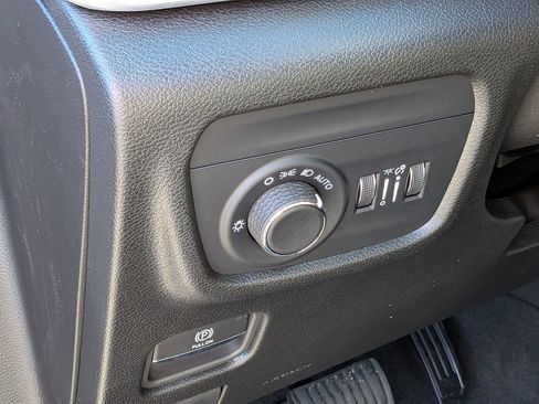 New 2025 Jeep Grand Cherokee Altitude image 20