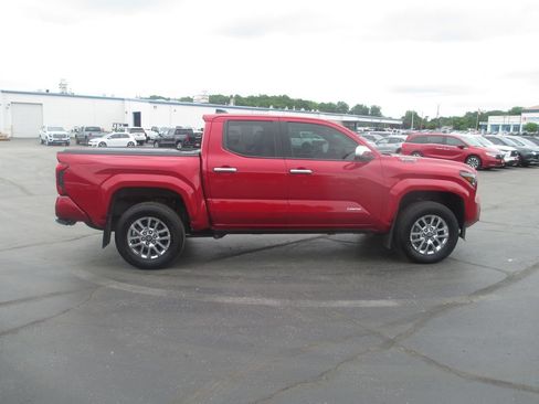 Used 2024 Toyota Tacoma Limited AWD/4WD image 4