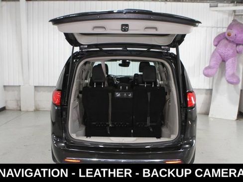 Used 2020 Chrysler Pacifica Touring-L Plus w/ Tire & Wheel Group FWD image 32