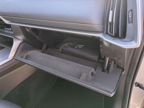 Certified 2024 MAZDA CX-90 Plug-In Hybrid w/ Preferred image 33