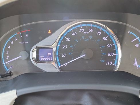 Used 2012 Toyota Sienna XLE image 31