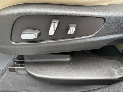 Used 2017 Cadillac XT5 Luxury w/ Driver Awareness Package image 29