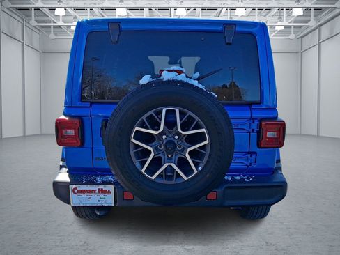 Used 2025 Jeep Wrangler Sahara image 4