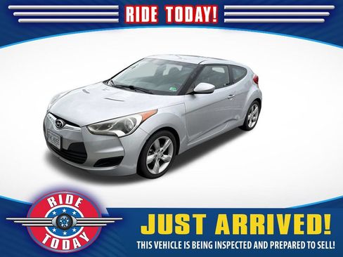 Used 2015 Hyundai Veloster FWD image 1