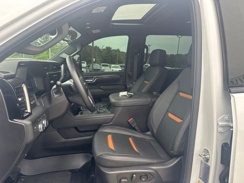 Used 2025 GMC Sierra 2500 AT4 w/ AT4 Premium Plus Package AWD/4WD image 9