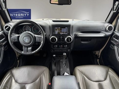 Used 2016 Jeep Wrangler Unlimited Sahara w/ Connectivity Group AWD/4WD image 8