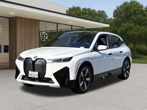 Used 2025 BMW iX xDrive50 image 2