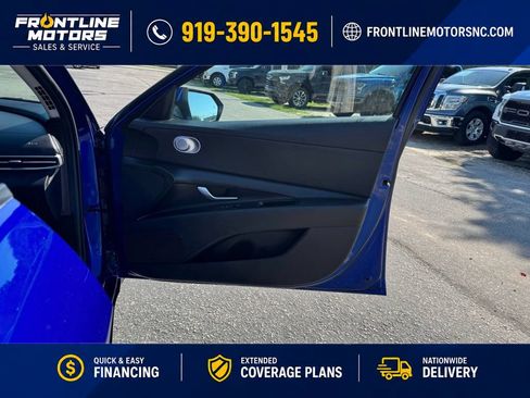 Used 2022 Hyundai Elantra SE FWD image 11