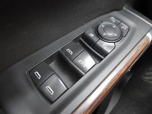 Used 2020 Chevrolet Silverado 1500 High Country w/ Technology Package AWD/4WD image 22