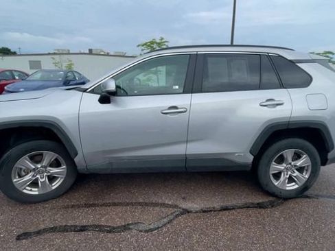 Used 2025 Toyota RAV4 XLE AWD/4WD image 5