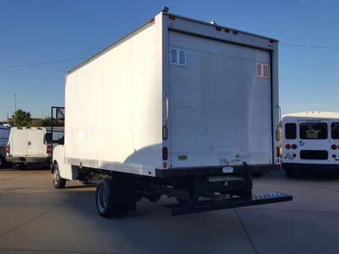 Used 2017 Chevrolet Express 3500 RWD image 9
