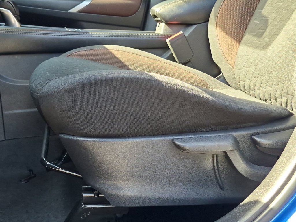 Used 2021 Nissan Kicks SR w/ Exterior Package FWD image 12