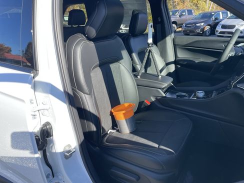 New 2025 Jeep Grand Cherokee Altitude image 24