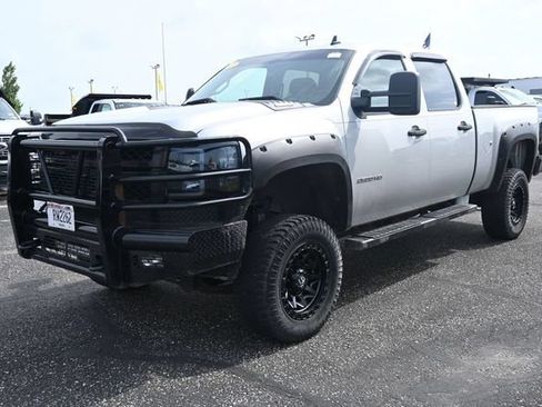 Used 2011 Chevrolet Silverado 2500 LT w/ Interior Plus Package AWD/4WD image 11
