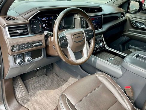 Used 2021 GMC Yukon XL Denali w/ Denali Premium Package AWD/4WD image 39