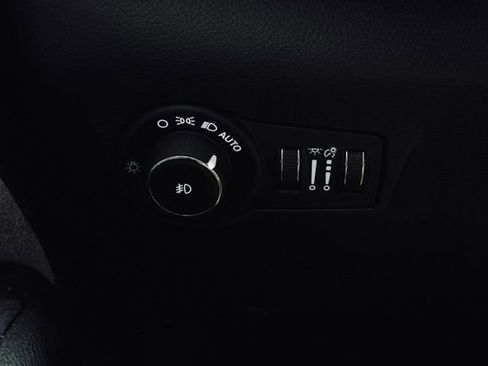 Used 2023 Jeep Compass Latitude image 28