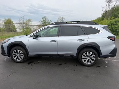 Used 2023 Subaru Outback Premium AWD/4WD image 10