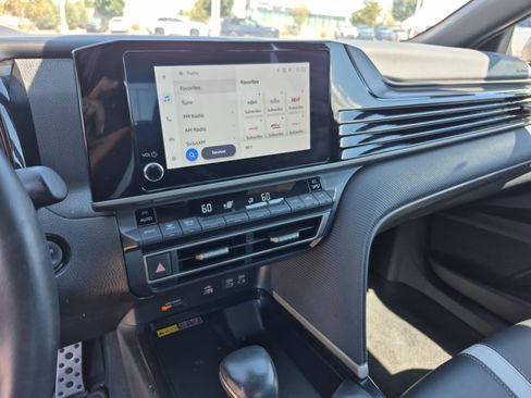 Used 2025 Toyota Camry SE FWD image 11