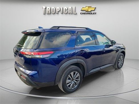 Used 2024 Nissan Pathfinder SV image 5
