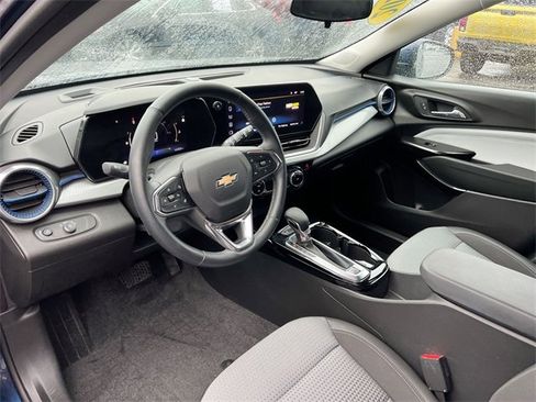 Used 2024 Chevrolet Trax LT w/ Driver Confidence Package image 10