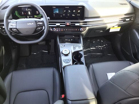 New 2026 Kia Sportage EX image 16