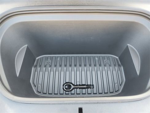 Used 2020 Tesla Model Y Long Range image 36