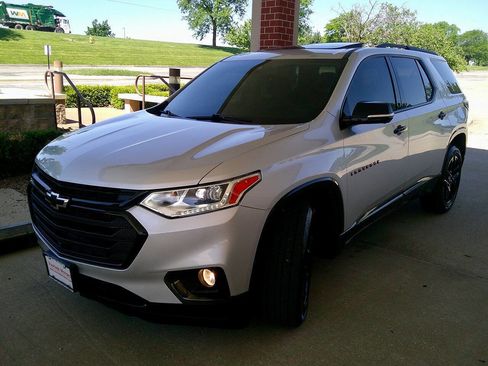 Used 2021 Chevrolet Traverse Premier w/ Redline Edition AWD/4WD image 2
