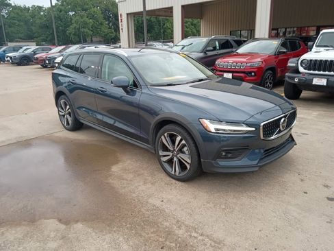 Used 2025 Volvo V60 B5 Cross Country Plus AWD/4WD image 6