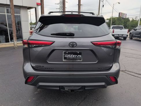 Used 2022 Toyota Highlander XLE AWD/4WD image 4