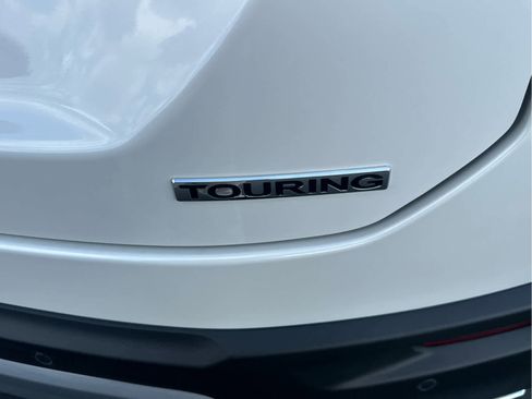 New 2025 Honda Pilot Touring image 14