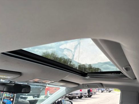 Used 2014 Toyota Highlander XLE FWD image 12