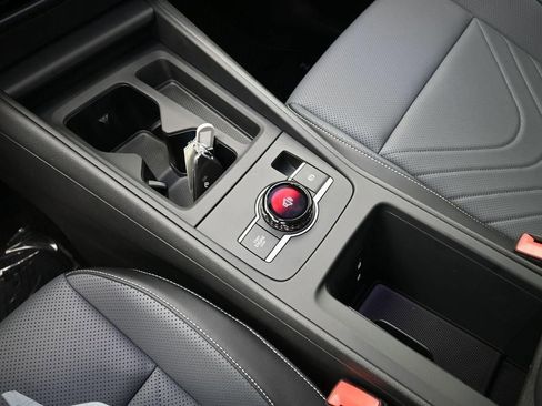 New 2025 Volkswagen Tiguan SE image 20