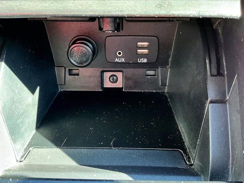 Used 2017 Subaru Outback 3.6R Touring image 31