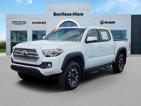Used 2017 Toyota Tacoma TRD Off-Road w/ Premium & Technology Package image 3