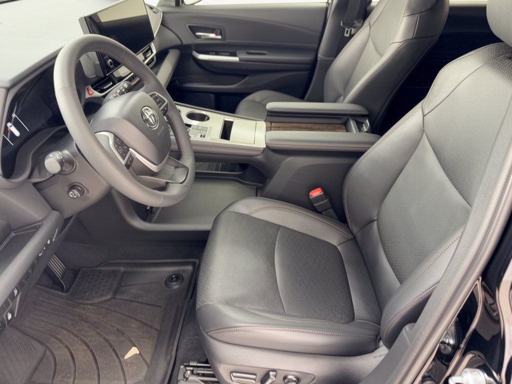 Certified 2026 Toyota Sienna Limited FWD image 5