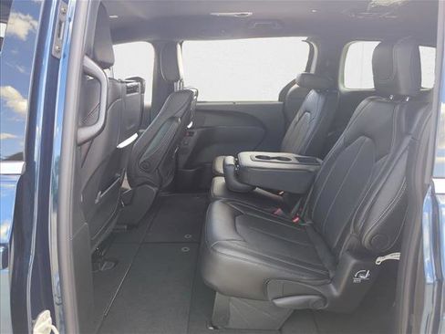 New 2025 Chrysler Pacifica Select w/ Uconnect Theater Family Group image 17