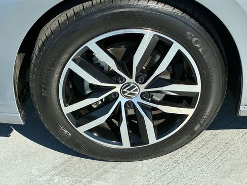 Used 2025 Volkswagen Jetta SE image 28