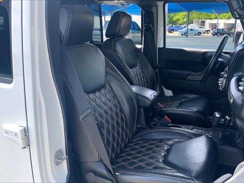 Used 2014 Jeep Wrangler Unlimited Sport w/ Quick Order Package 24S AWD/4WD image 9