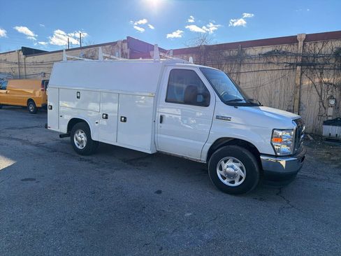 Used 2021 Ford E-350 and Econoline 350 Super Duty w/ Power Windows & Locks Group image 3