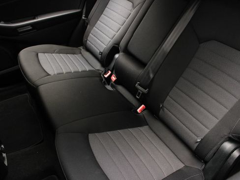 Used 2020 Ford Edge SE FWD image 19