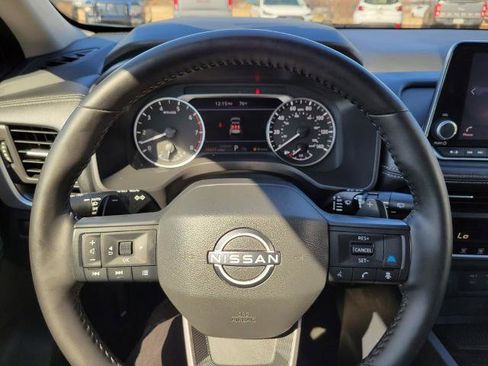 Used 2025 Nissan Rogue SV image 31