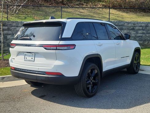 Used 2024 Jeep Grand Cherokee Altitude AWD/4WD image 2