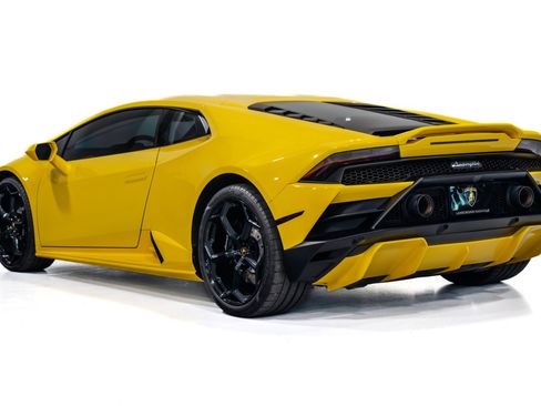 Used 2021 Lamborghini Huracan EVO RWD image 5