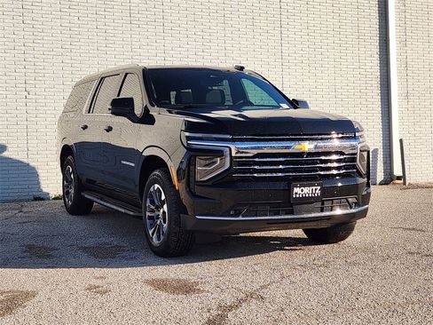 New 2026 Chevrolet Suburban LT w/ Comfort Package image 2