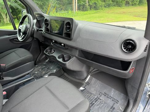 Used 2019 Mercedes-Benz Sprinter 170 image 25