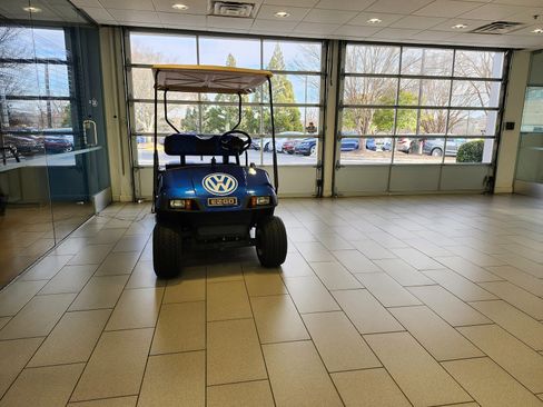 Used 2019 Toyota RAV4 LE image 4