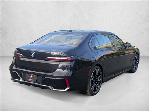 New 2026 BMW 750e xDrive image 2