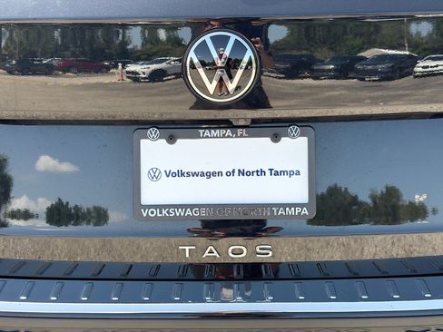 Used 2023 Volkswagen Taos S FWD image 11