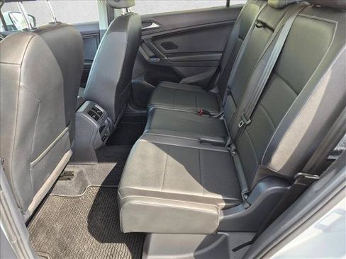 Used 2018 Volkswagen Tiguan SEL AWD/4WD image 17