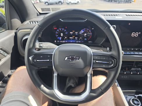 Used 2024 Chevrolet Colorado ZR2 w/ Technology Package AWD/4WD image 19